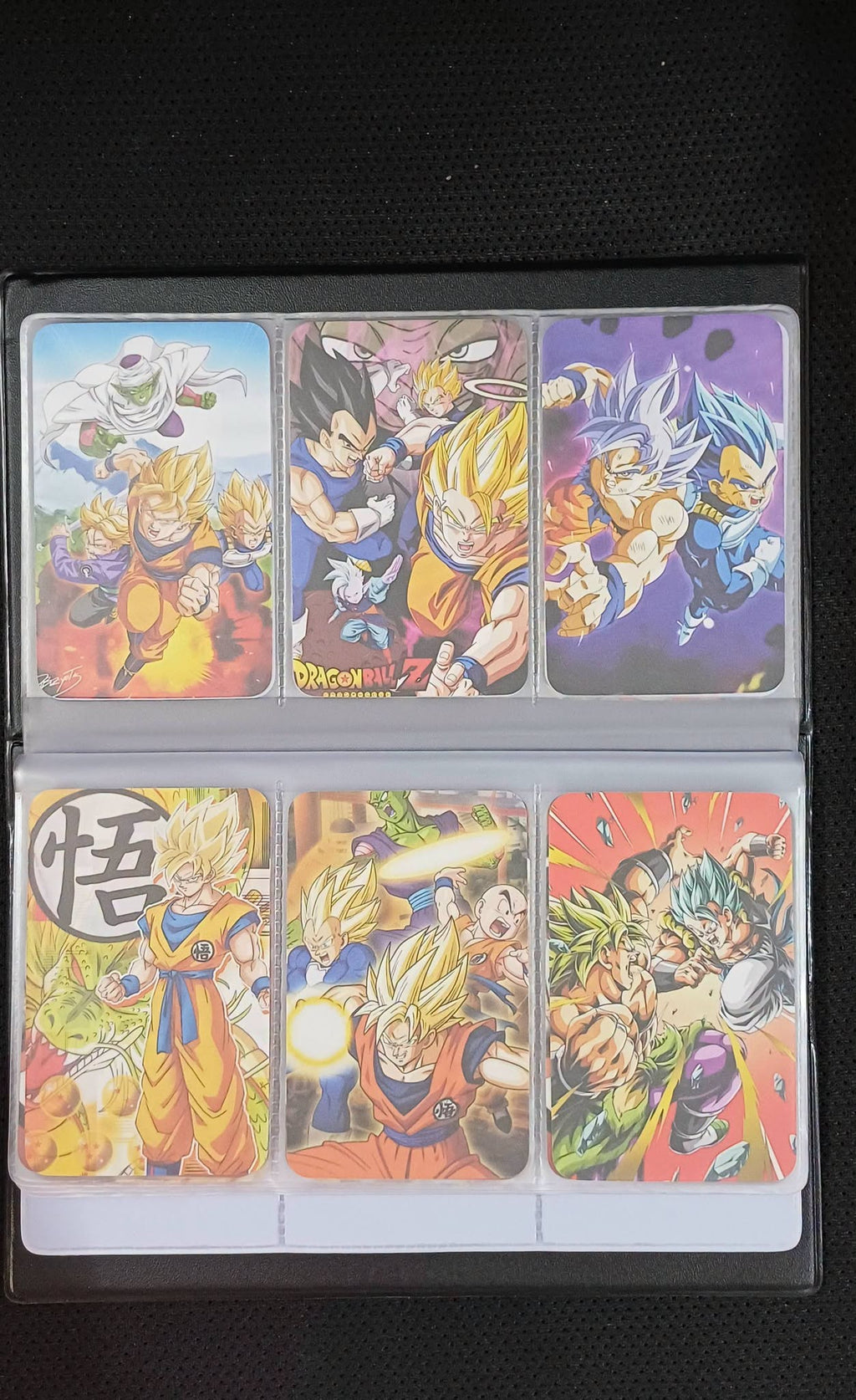 Album bên trong có 60 tấm hình thẻ Dragon Ball
