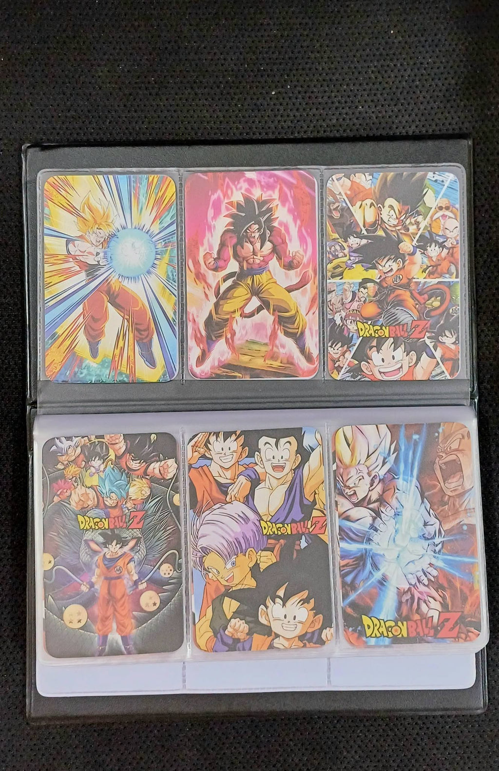 Album bên trong có 60 tấm hình thẻ Dragon Ball