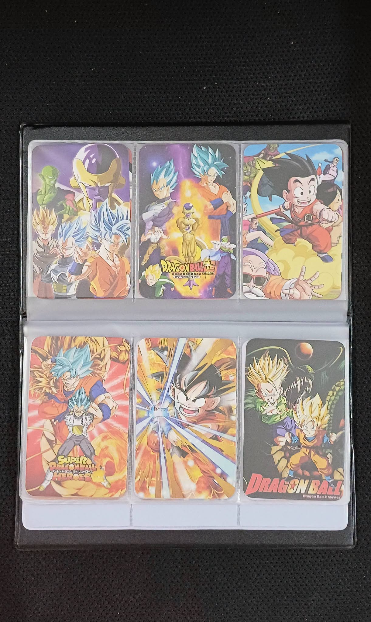 Album bên trong có 60 tấm hình thẻ Dragon Ball