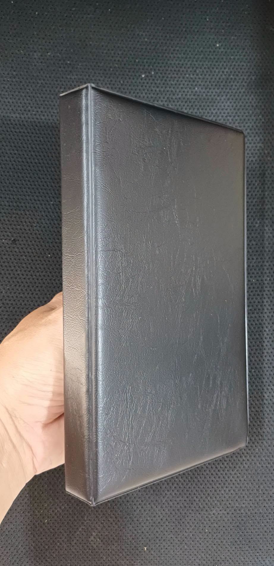 Album bên trong có 60 tấm hình thẻ Dragon Ball