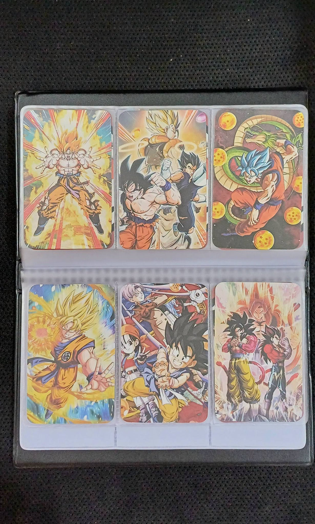 Album bên trong có 60 tấm hình thẻ Dragon Ball