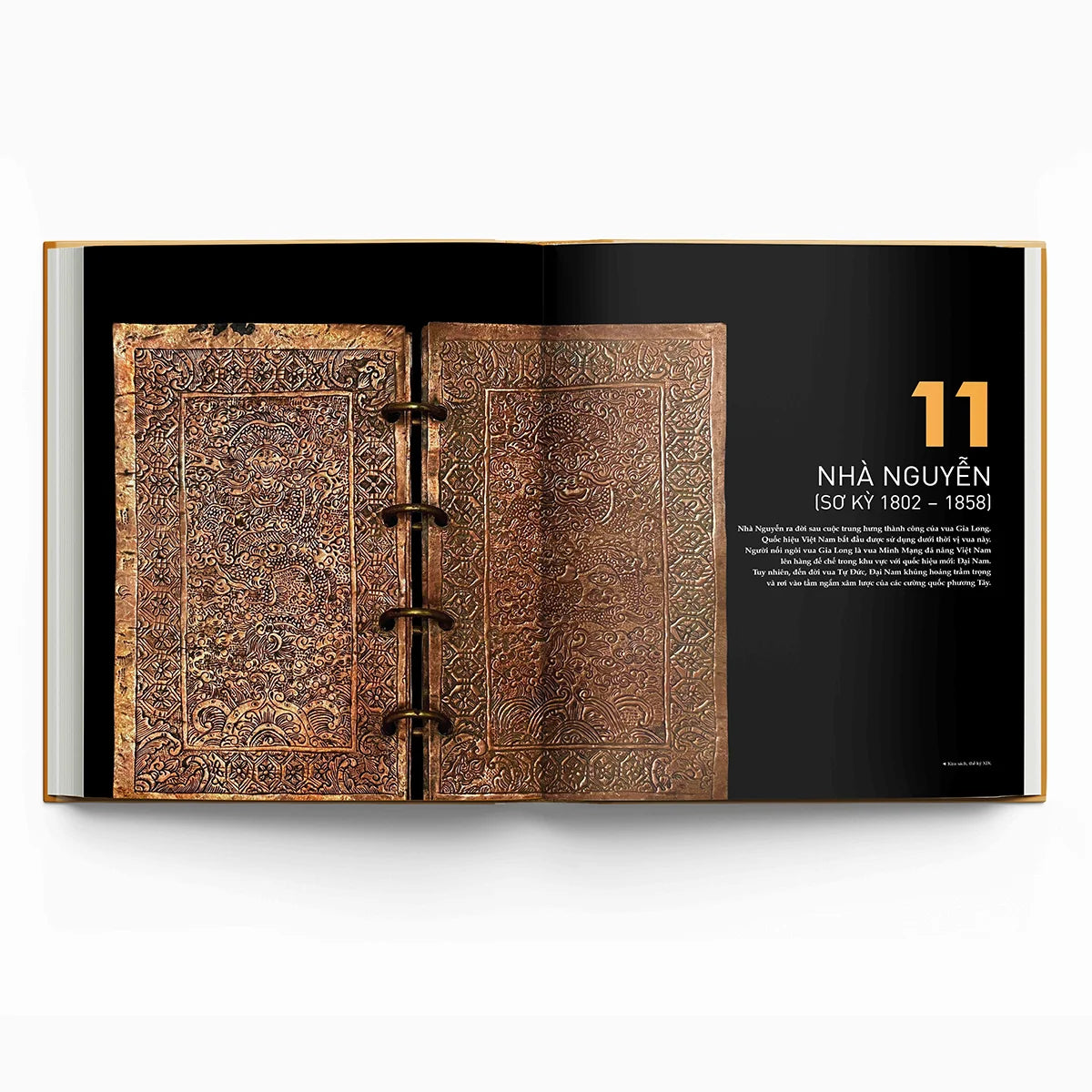 Lịch Sử Việt Nam Bằng Hình - Bìa Cứng - Tặng Kèm 1 Bookmark + 4 Postcard