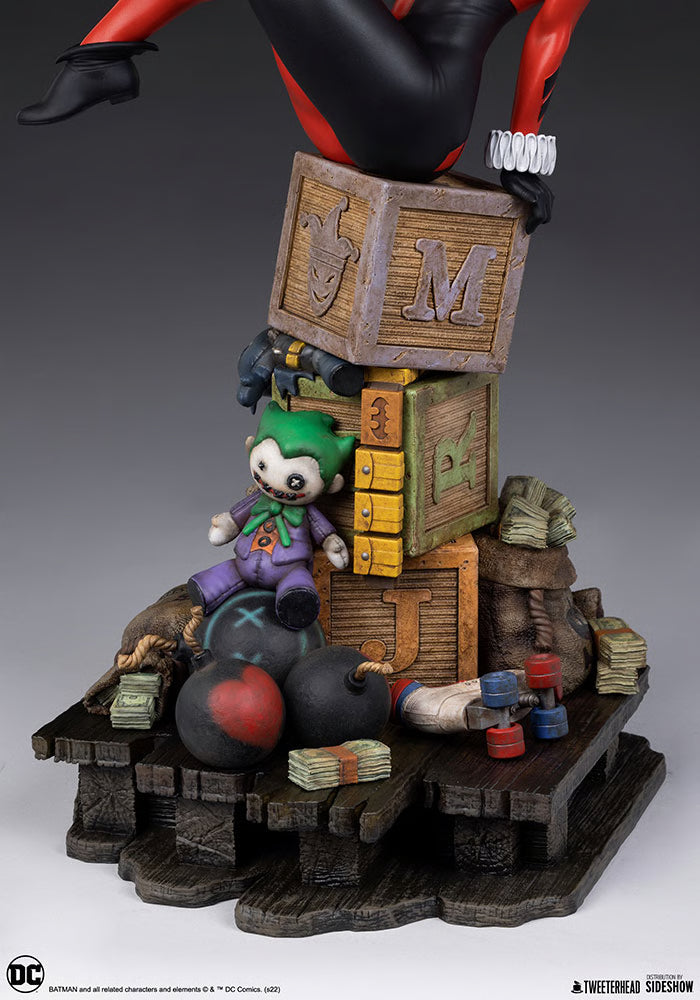 Sideshow The Harley Quinn On Throne (Deluxe) Maquette 1/4 scale